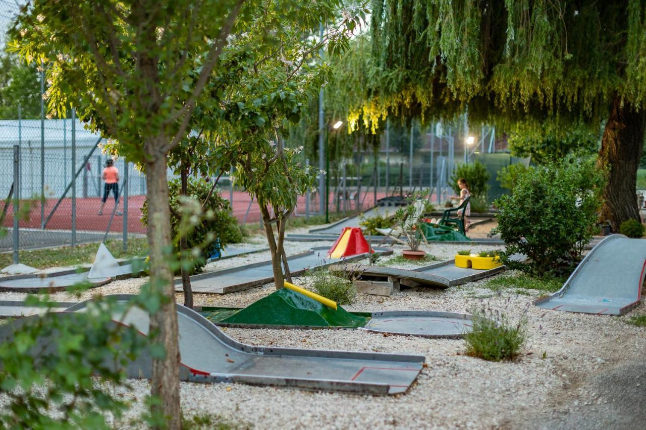 Balatontourist Fuered Camping & Bungalows 블로톤퓌레드 외부 사진