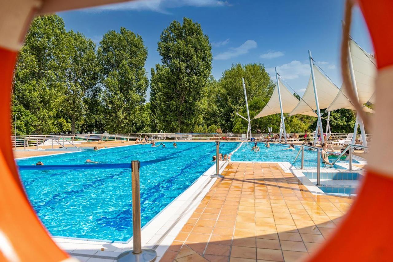 Balatontourist Fuered Camping & Bungalows 블로톤퓌레드 외부 사진