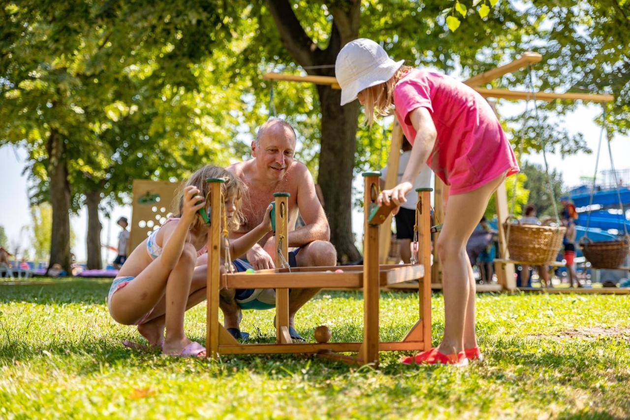 Balatontourist Fuered Camping & Bungalows 블로톤퓌레드 외부 사진
