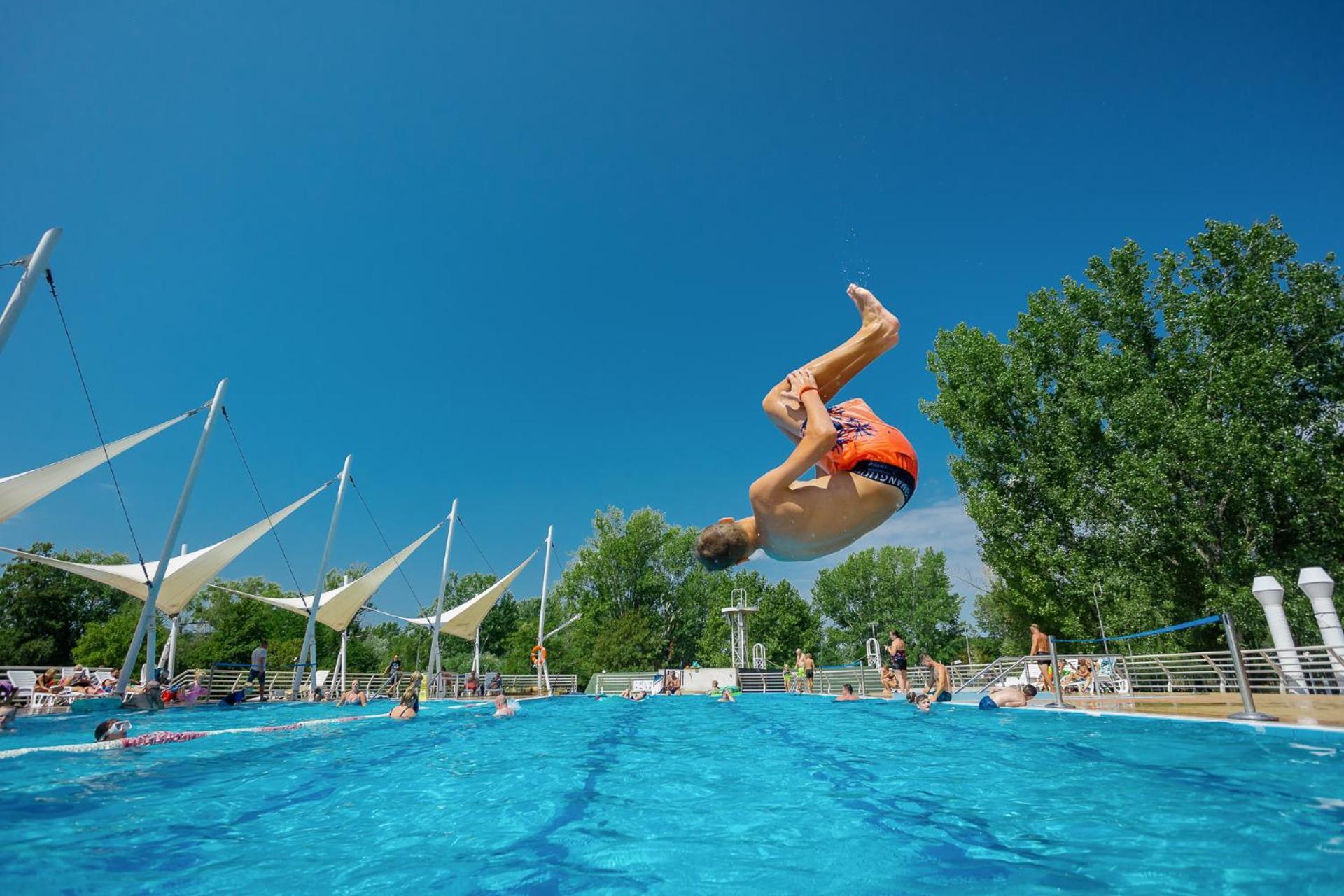 Balatontourist Fuered Camping & Bungalows 블로톤퓌레드 외부 사진